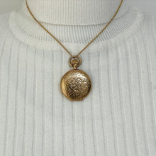 Carica l'immagine nel visualizzatore di Gallery, Antique Victorian 9ct Gold Fronted Pendant Locket. Large Flower & Fern Engraved Gold Locket. Pocket Watch Style Photo/Keepsake Locket.