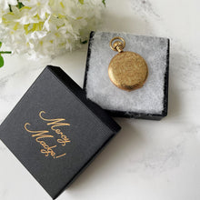 Carica l'immagine nel visualizzatore di Gallery, Antique Victorian 9ct Gold Fronted Pendant Locket. Large Flower & Fern Engraved Gold Locket. Pocket Watch Style Photo/Keepsake Locket.