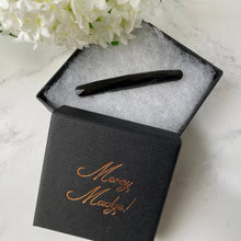 Carica l'immagine nel visualizzatore di Gallery, Antique Whitby Jet Long Bar Brooch. Victorian Carved Faceted Black English Jet Sash/Scarf Brooch. Alternative Stock/Cravat Mourning Pin