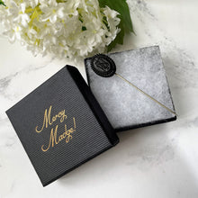 Carica l'immagine nel visualizzatore di Gallery, Victorian Whitby Jet Stick Pin. Antique Carved Monogram English Jet Pin. Black Gemstone Lapel/Tie/Cravat/Stock Pin. Antique Mourning Jewelry