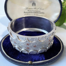 Carica l'immagine nel visualizzatore di Gallery, Victorian Silver & Gold Wide Bangle Bracelet. Antique Aesthetic Engraved Sterling Silver Hinged Bangle. Victorian Japonesque Cuff Bracelet