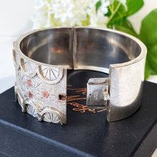 Carica l'immagine nel visualizzatore di Gallery, Victorian Silver & Gold Wide Bangle Bracelet. Antique Aesthetic Engraved Sterling Silver Hinged Bangle. Victorian Japonesque Cuff Bracelet