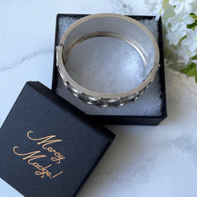 Carica l'immagine nel visualizzatore di Gallery, Victorian Silver & Gold Wide Bangle Bracelet. Antique Aesthetic Engraved Sterling Silver Hinged Bangle. Victorian Japonesque Cuff Bracelet