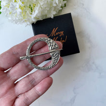 Carica l'immagine nel visualizzatore di Gallery, Vintage Scottish Silver Celtic Ring Penannular Brooch. Sterling Silver Celtic Knot Tartan/Plaid Pin. Alexander Ritchie Style Ring Brooch