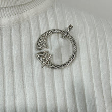 Carica l'immagine nel visualizzatore di Gallery, Vintage Scottish Silver Celtic Ring Penannular Brooch. Sterling Silver Celtic Knot Tartan/Plaid Pin. Alexander Ritchie Style Ring Brooch