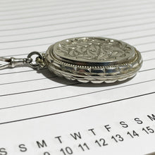 Charger l'image dans la galerie, Antique Victorian Sterling Silver Locket With Dog Clip. Large Aesthetic Engraved Belt Buckle Ivy Locket. 2-Sided Silver Book Chain Locket