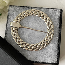 Carica l'immagine nel visualizzatore di Gallery, Antique Scottish Silver Annular Ring Brooch, Alexander Ritchie. Arts & Crafts Celtic Braided Knotwork Pin. Sterling Tartan/Plaid/Kilt Pin