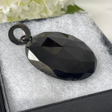 Carica l'immagine nel visualizzatore di Gallery, Antique Victorian Whitby Jet Photo Locket. Carved Faceted English Jet Picture Pendant. Antique Black Gemstone Mourning Jewellery