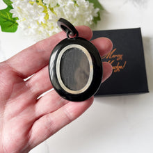 Carica l'immagine nel visualizzatore di Gallery, Antique Victorian Whitby Jet Photo Locket. Carved Faceted English Jet Picture Pendant. Antique Black Gemstone Mourning Jewellery