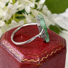 Carica l'immagine nel visualizzatore di Gallery, Art Deco Sterling Silver Hand-Carved Jade Ring. Antique 1920s Apple Green Nephrite Jade Ring. Rectangular Green Gemstone Cocktail Ring