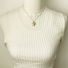 Carica l'immagine nel visualizzatore di Gallery, Vintage English 9ct Gold Small Heart Locket Necklace. Engraved Yellow Gold "I Love You" Sweetheart Locket & Chain. Minimalist Pendant Locket