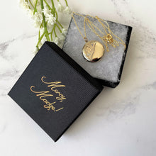 Carica l'immagine nel visualizzatore di Gallery, Vintage English 9ct Rolled Gold Round Locket. Floral & Fern Engraved 2-Photo Locket On Chain. Edwardian/Victorian Style Gold Locket Necklace