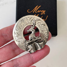 Carica l'immagine nel visualizzatore di Gallery, Victorian Scottish Silver Belted Garter & Stag Brooch. Antique Aesthetic Engraved Sterling Silver Ring Brooch. Victorian Plaid/Tartan Pin