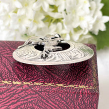 Carica l'immagine nel visualizzatore di Gallery, Victorian Scottish Silver Belted Garter & Stag Brooch. Antique Aesthetic Engraved Sterling Silver Ring Brooch. Victorian Plaid/Tartan Pin