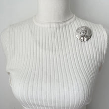 Carica l'immagine nel visualizzatore di Gallery, Victorian Scottish Silver Belted Garter & Stag Brooch. Antique Aesthetic Engraved Sterling Silver Ring Brooch. Victorian Plaid/Tartan Pin