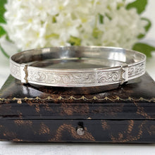 Carica l'immagine nel visualizzatore di Gallery, Vintage 1954 English Sterling Silver Narrow Bangle. Antique Style Floral Engraved Expandable/Adjustable Bracelet, Henry Griffiths & Sons