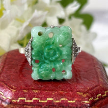Carica l'immagine nel visualizzatore di Gallery, Art Deco Sterling Silver Hand-Carved Jade Ring. Antique 1920s Apple Green Nephrite Jade Ring. Rectangular Green Gemstone Cocktail Ring
