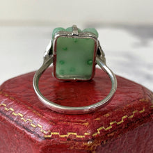 Carica l'immagine nel visualizzatore di Gallery, Art Deco Sterling Silver Hand-Carved Jade Ring. Antique 1920s Apple Green Nephrite Jade Ring. Rectangular Green Gemstone Cocktail Ring