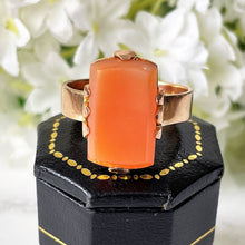 Carica l'immagine nel visualizzatore di Gallery, Antique 9ct Gold Scottish Hardstone Ring. Edwardian/Art Deco Emerald Cut Carnelian Ring. Rose Gold Orange Agate Unisex Ring, S/UK, 9.25 US.