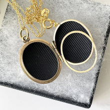 Carica l'immagine nel visualizzatore di Gallery, Victorian Engraved Gold Gilt Oval Locket & Chain. Antique Gold On Silver Laurel Wreath Eternity Locket. Gold Photo/Keepsake Memorial Locket