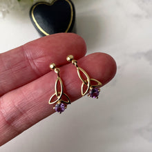 Carica l'immagine nel visualizzatore di Gallery, Vintage 14ct Gold Celtic Knot Amethyst Earrings. Yellow Gold Triquetra Eternity Earrings. Purple Gemstone Petite Drop Earrings