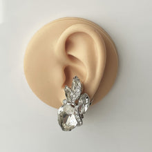 Carica l'immagine nel visualizzatore di Gallery, Vintage Eisenberg Clear Crystal Rhinestone Brooch & Earring Set. Huge 1950s Austrian Crystal Diamanté Jewellery Set. Luxury Costume Jewelry