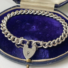 Carica l'immagine nel visualizzatore di Gallery, Antique Edwardian Silver Bracelet With Heart Padlock. English Curb Chain Bracelet, 1908. Sterling Silver Watch Chain Sweetheart Bracelet