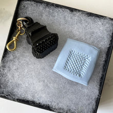 Carica l'immagine nel visualizzatore di Gallery, Victorian Carved Whitby Jet Fob Seal. Antique English Jet Fob, Rolled Gold Dog-Clip. Victorian Mourning Pocket Watch Fob/Chatelaine Pendant