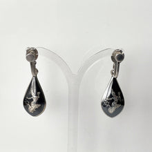 Carica l'immagine nel visualizzatore di Gallery, 1930s Art Deco Niello Silver Drop Earrings. Antique Siam Nielloware Sterling Silver Pendant Earrings. Vintage Screw Back Silver Earrings