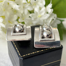 Carica l'immagine nel visualizzatore di Gallery, Margot de Taxco Sterling Silver Modernist Earrings. Vintage 1950's Designer Clip Earrings, Mexico. Art Deco Inspired Statement Earrings