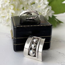 Carica l'immagine nel visualizzatore di Gallery, Margot de Taxco Sterling Silver Modernist Earrings. Vintage 1950's Designer Clip Earrings, Mexico. Art Deco Inspired Statement Earrings