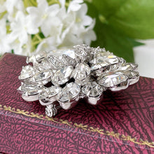Carica l'immagine nel visualizzatore di Gallery, Vintage Eisenberg Clear Crystal Rhinestone Brooch & Earring Set. Huge 1950s Austrian Crystal Diamanté Jewellery Set. Luxury Costume Jewelry