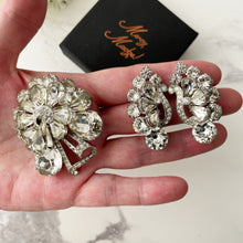 Load image into Gallery viewer, Vintage Eisenberg Clear Crystal Flower Bouquet Brooch &amp; Earring Set. Huge 1940s Austrian Crystal Diamanté Luxury Costume Jewellery Set.
