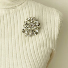 画像をギャラリービューアに読み込む, Vintage Eisenberg Clear Crystal Flower Bouquet Brooch & Earring Set. Huge 1940s Austrian Crystal Diamanté Luxury Costume Jewellery Set.