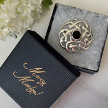 Carica l'immagine nel visualizzatore di Gallery, Vintage Whitby Jet Celtic Framed Sterling Silver Brooch. Arts & Crafts Style Celtic Knotwork Disc Brooch. Eternity/Love Knot Sash/Lapel Pin