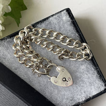 Carica l'immagine nel visualizzatore di Gallery, Antique Edwardian Silver Bracelet With Heart Padlock. English Curb Chain Bracelet, 1908. Sterling Silver Watch Chain Sweetheart Bracelet