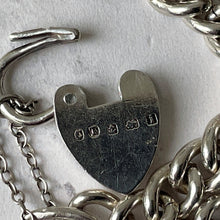 Carica l'immagine nel visualizzatore di Gallery, Antique Edwardian Silver Bracelet With Heart Padlock. English Curb Chain Bracelet, 1908. Sterling Silver Watch Chain Sweetheart Bracelet