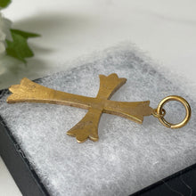 Carica l'immagine nel visualizzatore di Gallery, Georgian Pinchbeck Gold Gothic Cross Pendant Necklace. Antique Early Victorian Floral Engraved Large Cross & Belcher Chain Necklace.
