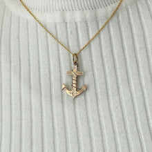 Carica l'immagine nel visualizzatore di Gallery, Victorian 9ct Gold Fouled Anchor Pendant. Antique Aesthetic Engraved Necklace Pendant, Hallmarked 1887. Victorian Gold "Hope" Pendant