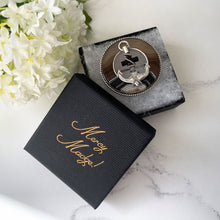 Carica l'immagine nel visualizzatore di Gallery, Victorian Scottish Silver Banded Agate Cross & Anchor Brooch. Antique Faith and Hope Plaid/Tartan Brooch. Victorian Scottish Pebble Jewelry