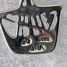 Carica l'immagine nel visualizzatore di Gallery, Vintage Scottish Iona Silver Viking Ship Earrings. Alexander Ritchie Longship Earrings. Figural Earrings, Edinburgh Silver Hallmarks