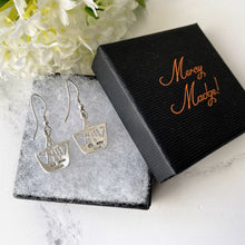 Carica l'immagine nel visualizzatore di Gallery, Vintage Scottish Iona Silver Viking Ship Earrings. Alexander Ritchie Longship Earrings. Figural Earrings, Edinburgh Silver Hallmarks