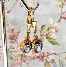 Charger l'image dans la galerie, Vintage Victorian Revival 9ct Gold Aquamarine Earrings. Yellow Gold Etruscan Style Drop Earrings. Greek/Neoclassical Blue Gemstone Earrings.