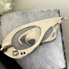 Cargar imagen en el visor de la galería, Vintage 1960s Large Modernist Silver Pendant, Erika Hult de Corral (RIC), Taxco, Mexico. Chalcedony & Sterling Biomorphic Designer Pendant