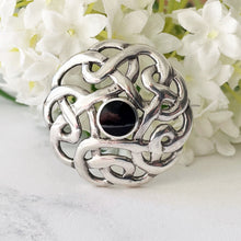 Carica l'immagine nel visualizzatore di Gallery, Vintage Whitby Jet Celtic Framed Sterling Silver Brooch. Arts & Crafts Style Celtic Knotwork Disc Brooch. Eternity/Love Knot Sash/Lapel Pin
