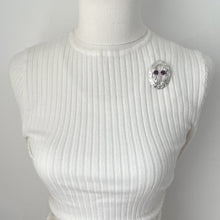 Carica l'immagine nel visualizzatore di Gallery, Vintage Scottish Silver & Amethyst Thistle Shield Brooch. Oval Engraved Sterling Silver Cairngorm Brooch. Scottish Plaid Pin, Ward Bros 1966