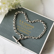 Carica l'immagine nel visualizzatore di Gallery, Vintage Sterling Silver Watch Chain Bracelet With T-Bar & Dog-Clip. 1980s English Silver Belcher Chain Bracelet. Victorian Revival Bracelet.