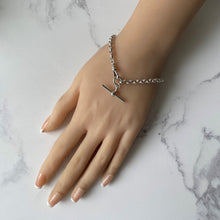 Carica l'immagine nel visualizzatore di Gallery, Vintage Sterling Silver Watch Chain Bracelet With T-Bar & Dog-Clip. 1980s English Silver Belcher Chain Bracelet. Victorian Revival Bracelet.