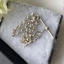 Carica l'immagine nel visualizzatore di Gallery, Vintage Sterling Silver Watch Chain Bracelet With T-Bar & Dog-Clip. 1980s English Silver Belcher Chain Bracelet. Victorian Revival Bracelet.