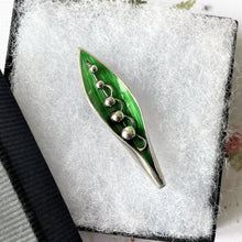 Carica l'immagine nel visualizzatore di Gallery, Antique English Silver & Enamel Lily of the Valley Brooch. Edwardian/Art Deco Figural Lapel/Cravat/Stock Pin. Antique Silver Novelty Brooch